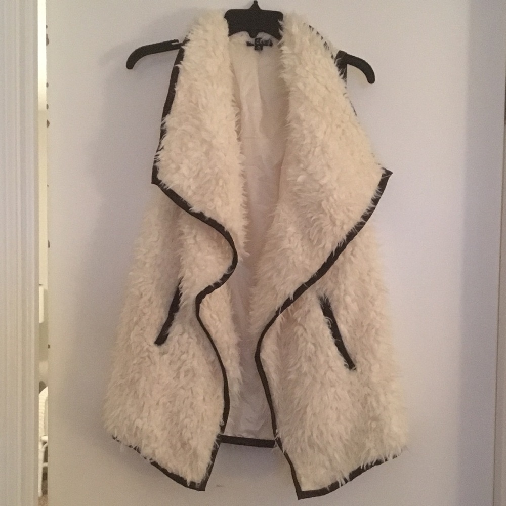 Cream colored faux fur vest size Medium